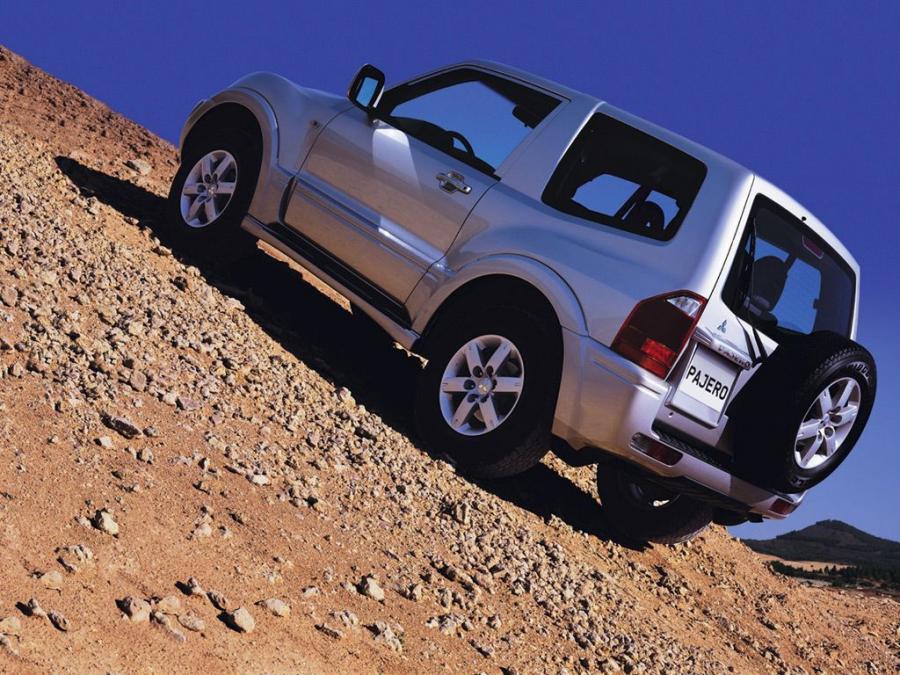  Mitsubishi Pajero 3-Door III 1999 года  (фото 9 из 12)